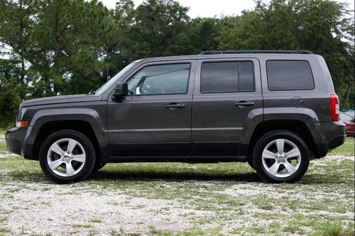 Granite Crystal Metallic Clearcoat 2016 Jeep Patriot Latitude