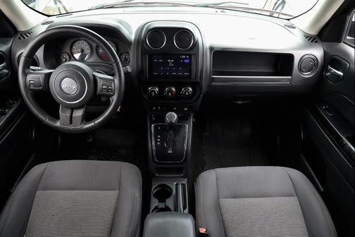 Granite Crystal Metallic Clearcoat 2016 Jeep Patriot Latitude