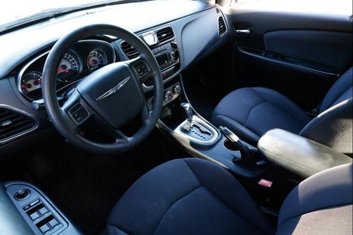 2012 Chrysler 200 LX