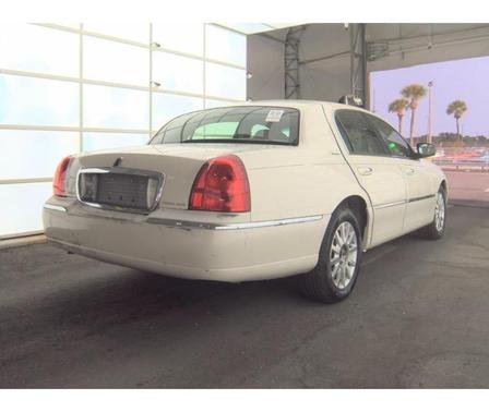 2006 Lincoln Town Car Signature