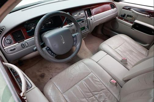 2006 Lincoln Town Car Signature