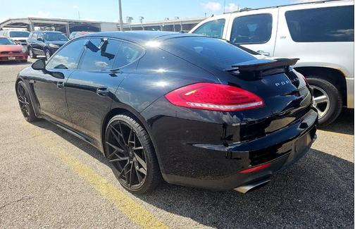2016 Porsche Panamera 4