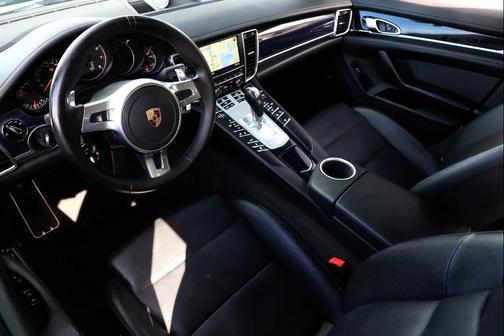 2016 Porsche Panamera 4