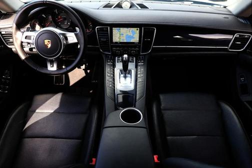 2016 Porsche Panamera 4