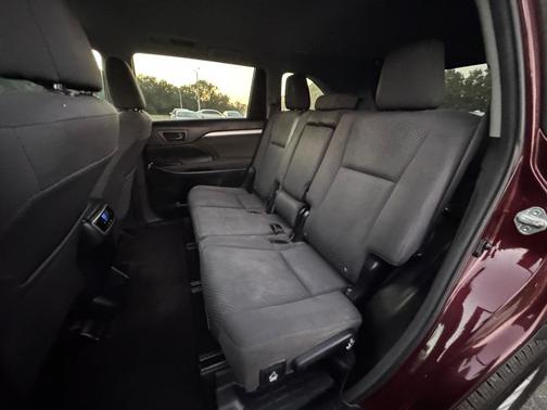 2015 Toyota Highlander LE