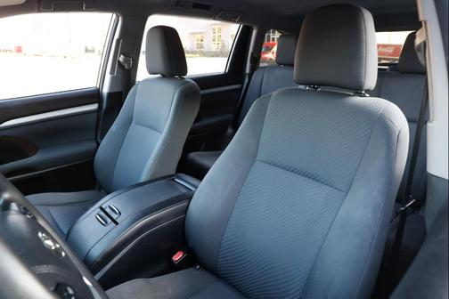 2015 Toyota Highlander LE