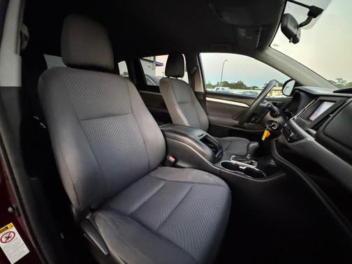 2015 Toyota Highlander LE