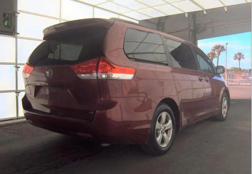 2011 Toyota Sienna LE