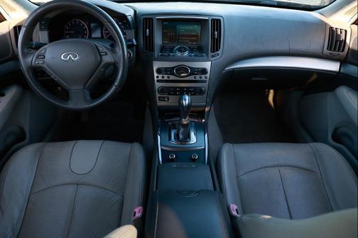 2012 INFINITI G25 Journey