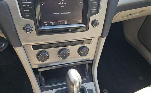 2015 Volkswagen Golf SportWagen TSI S 4-Door