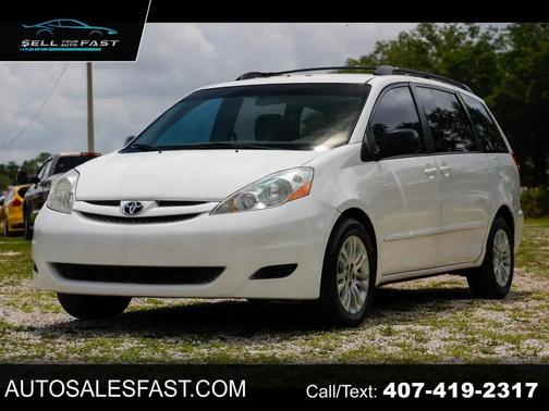 Super White 2010 Toyota Sienna SE