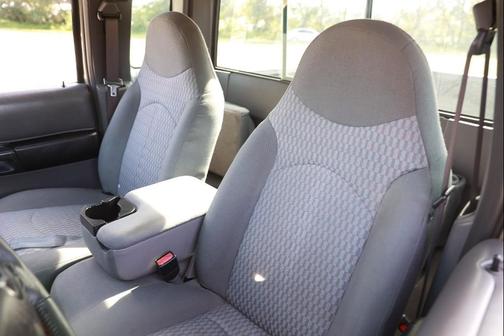 2003 Mazda B3000 Cab Plus 4