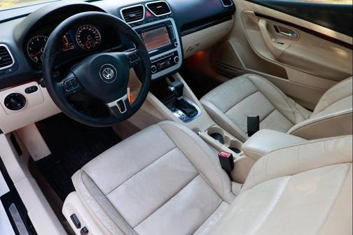 2011 Volkswagen Eos Lux