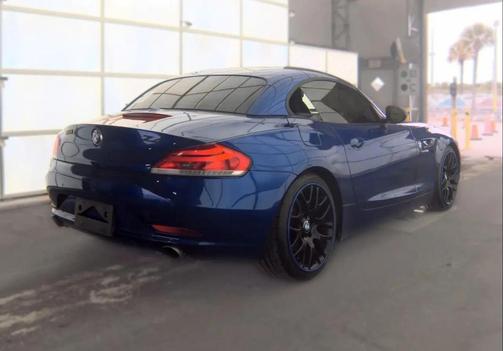 Deep Sea Blue Metallic 2010 BMW Z4 sDrive35i