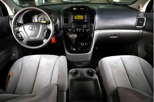 2010 Kia Sedona LX