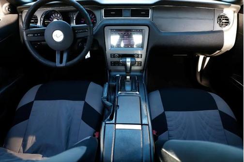 2012 Ford Mustang V6