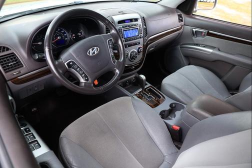 2011 Hyundai SANTA FE SE