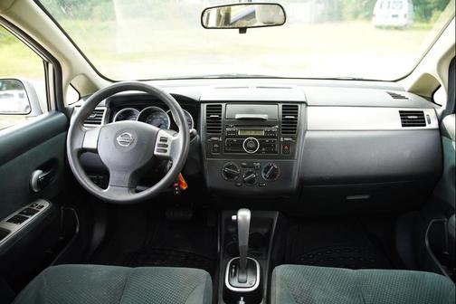 2011 Nissan Versa 1.8 S