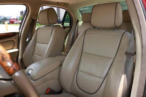 MAROON 2008 Jaguar XJ Base