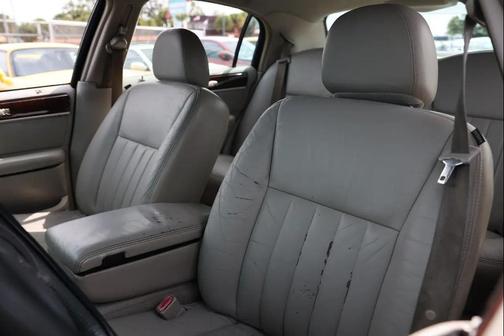 2006 Lincoln Town Car Signature