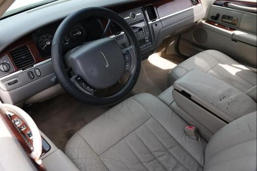 2006 Lincoln Town Car Signature
