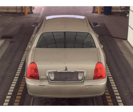 2005 Lincoln Town Car Signature