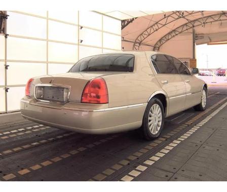 2005 Lincoln Town Car Signature