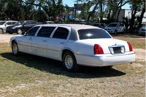 1999 Lincoln Town Car Executive