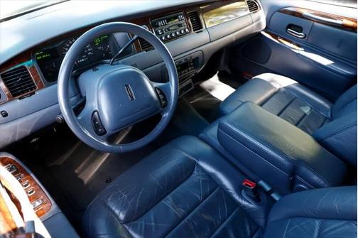 1999 Lincoln Town Car Executive
