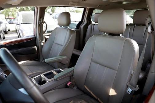 2013 Chrysler Town & Country Touring