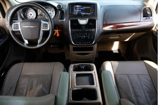 2013 Chrysler Town & Country Touring