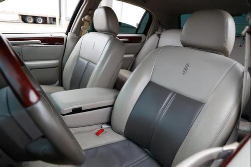 2005 Lincoln Town Car Signature