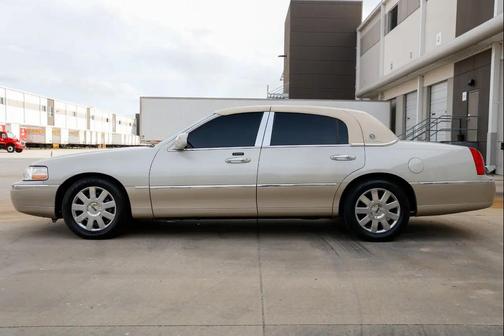 2005 Lincoln Town Car Signature