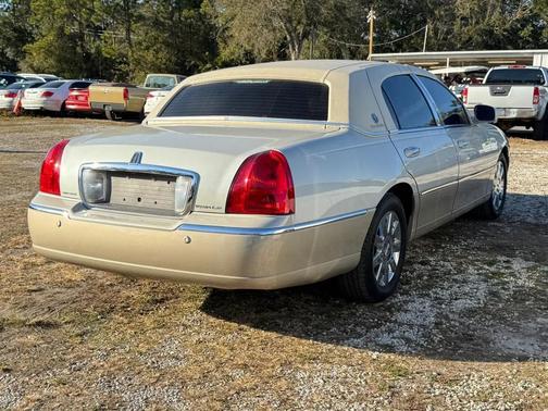 2005 Lincoln Town Car Signature
