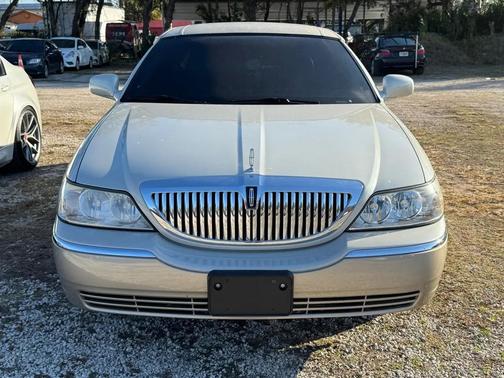 2005 Lincoln Town Car Signature