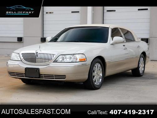 2005 Lincoln Town Car Signature