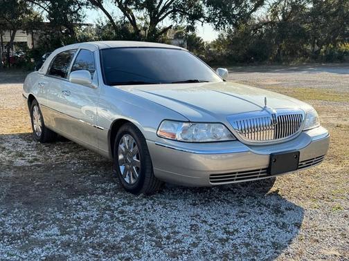 2005 Lincoln Town Car Signature