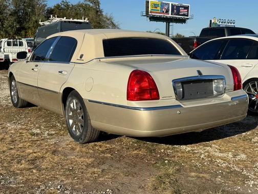 2005 Lincoln Town Car Signature
