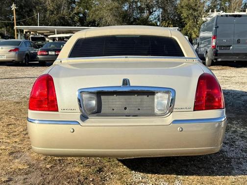 2005 Lincoln Town Car Signature
