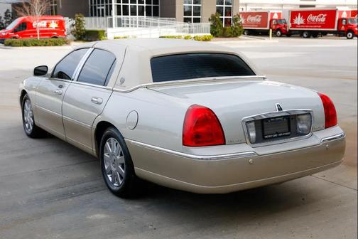 2005 Lincoln Town Car Signature