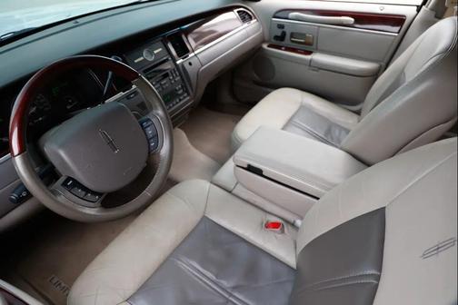 2005 Lincoln Town Car Signature