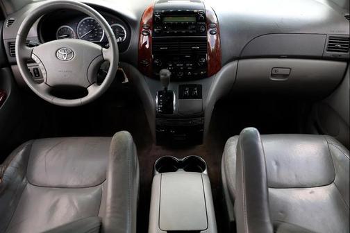 2005 Toyota Sienna XLE