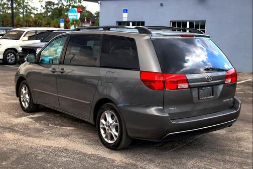 2005 Toyota Sienna XLE