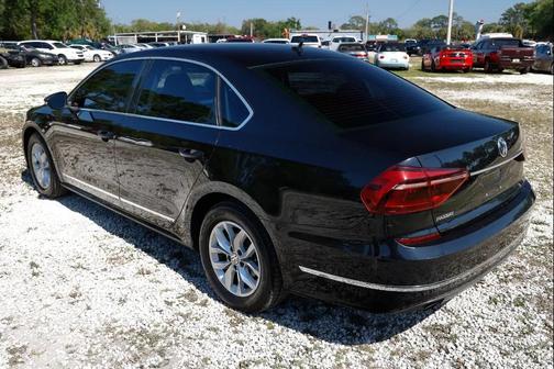 Deep Black Pearl 2017 Volkswagen Passat 1.8T S