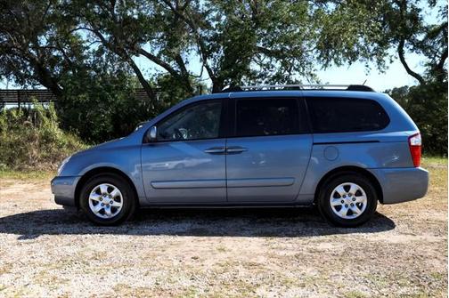 2009 Kia Sedona LX