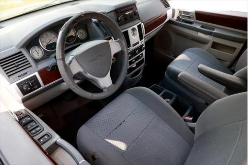 2010 Chrysler Town & Country Touring