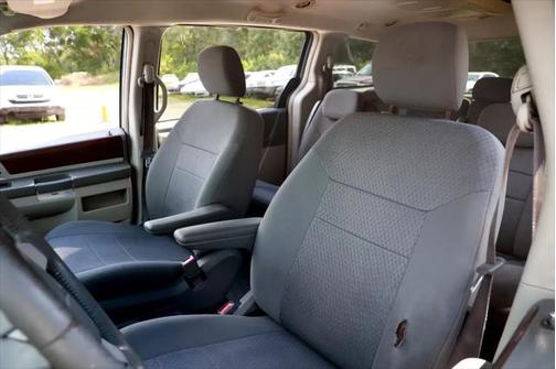 2010 Chrysler Town & Country Touring
