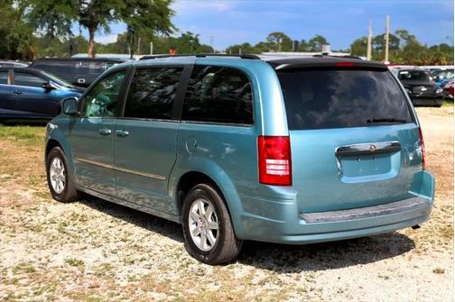 2010 Chrysler Town & Country Touring