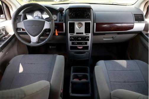 2010 Chrysler Town & Country Touring