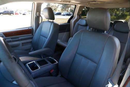 2009 Chrysler Town & Country Touring